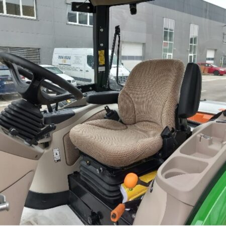 John Deere 3046R