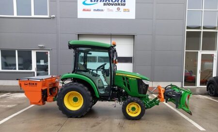 John Deere 3046R