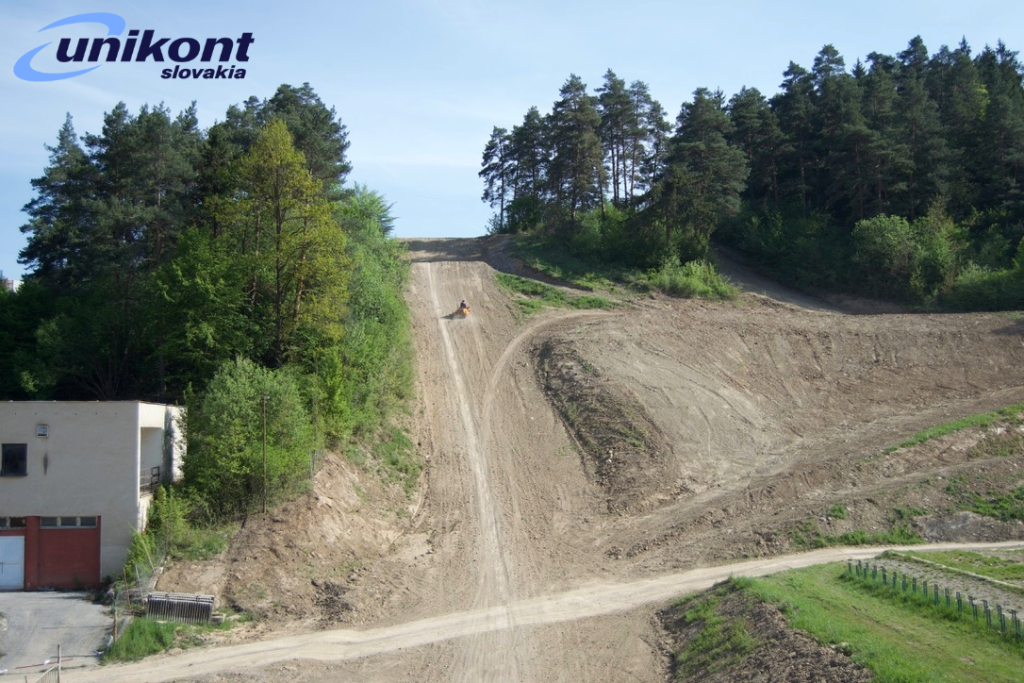 mulčovacia kosačka AS 940 Sherpa 4WD RC počas ROADSHOW v obci Sverepec